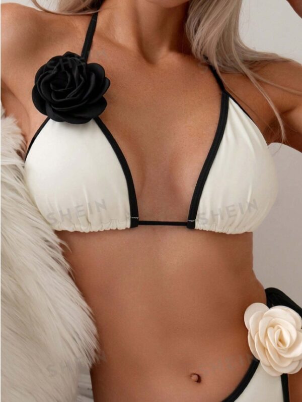 Women's Beachwear Contrast Color Trim Bikini Top With 3D Flower Decoration